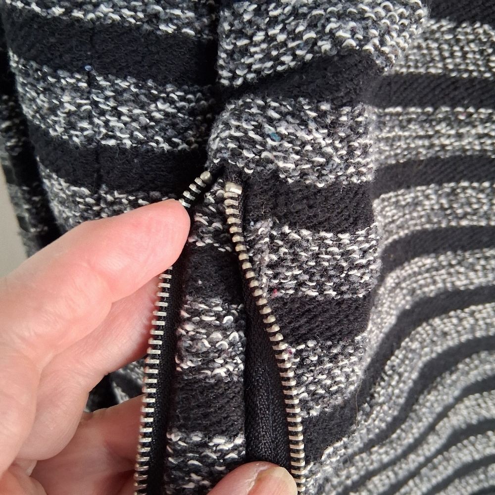 Per Se Black with Gray Marled Stripes Tunic Top with Zipper Details Size 1X - Picture 9 of 13